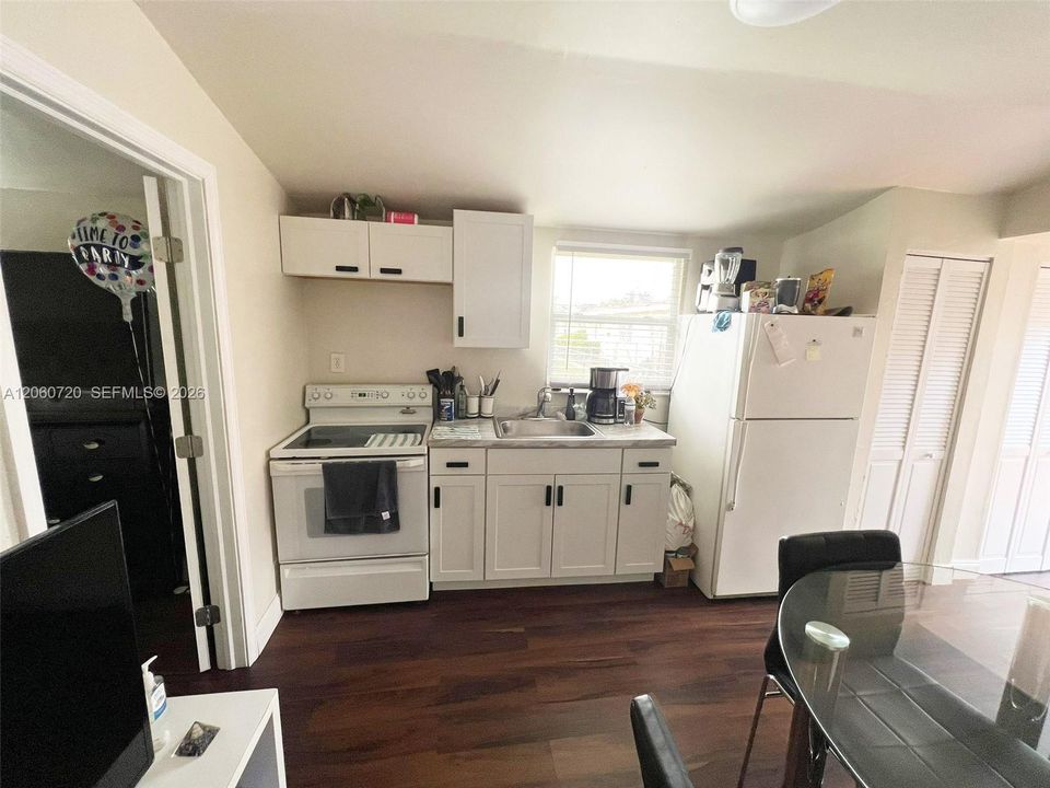 В аренду: $1,650 (1 спален, 1 ванн, 3847 Квадратных фут)