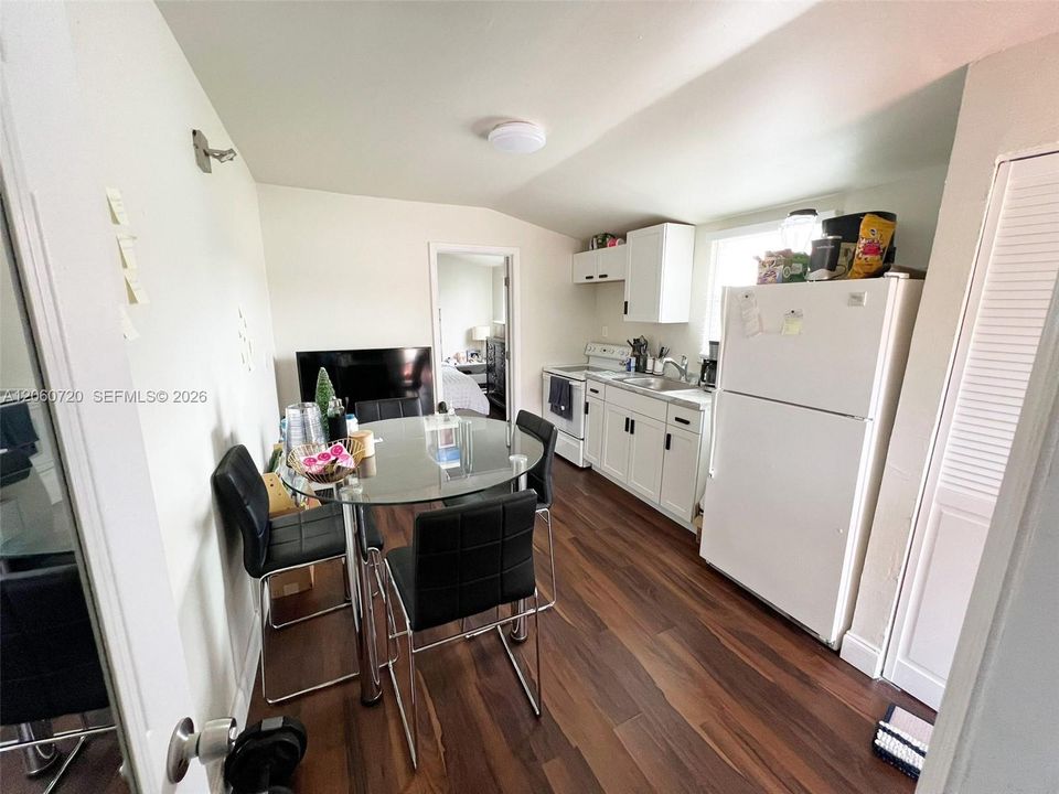 В аренду: $1,650 (1 спален, 1 ванн, 3847 Квадратных фут)