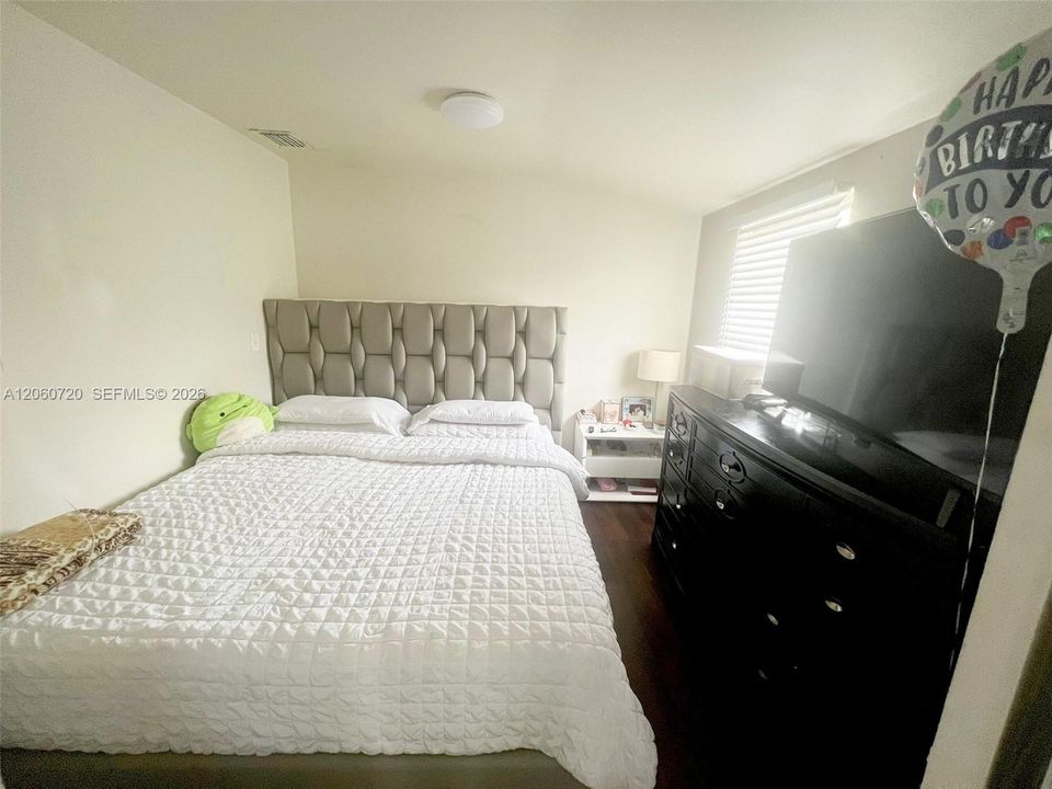 В аренду: $1,650 (1 спален, 1 ванн, 3847 Квадратных фут)