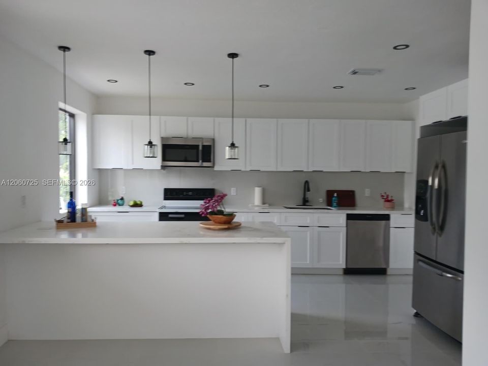 En Venta: $559,900 (4 camas, 2 baños, 1125 Pies cuadrados)