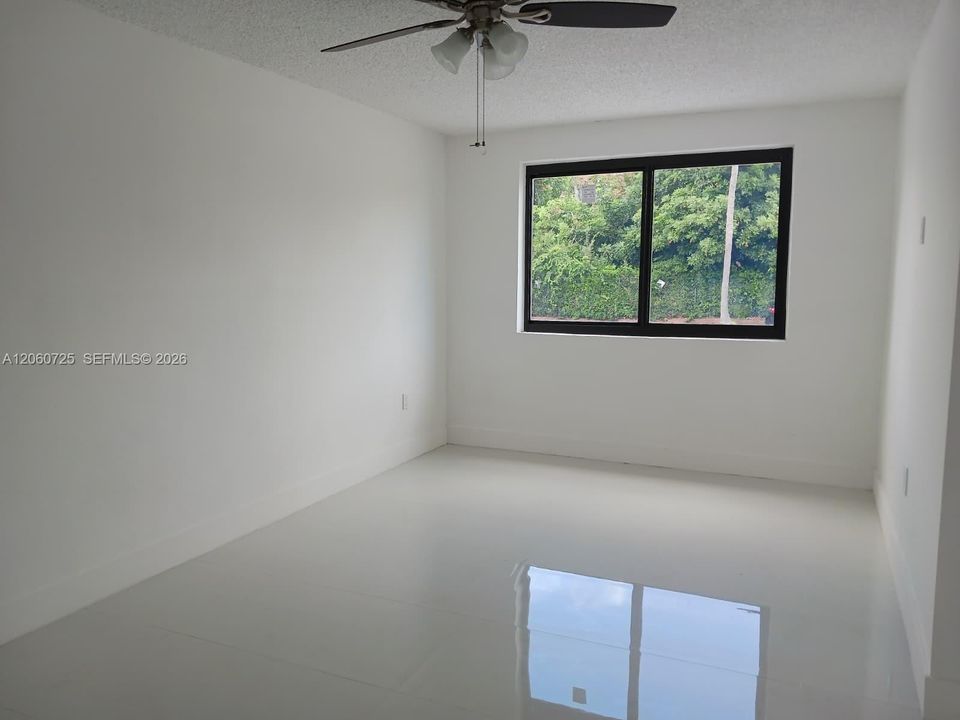 En Venta: $559,900 (4 camas, 2 baños, 1125 Pies cuadrados)