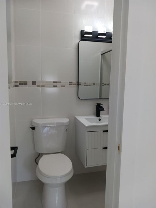 En Venta: $559,900 (4 camas, 2 baños, 1125 Pies cuadrados)