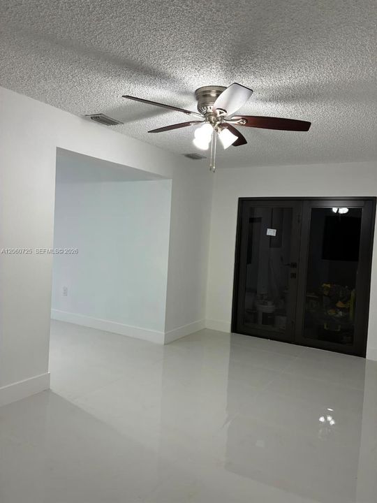 En Venta: $559,900 (4 camas, 2 baños, 1125 Pies cuadrados)