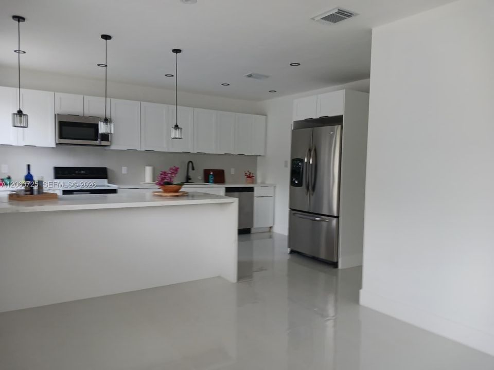 En Venta: $559,900 (4 camas, 2 baños, 1125 Pies cuadrados)