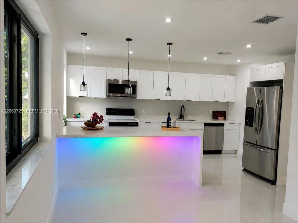 En Venta: $559,900 (4 camas, 2 baños, 1125 Pies cuadrados)