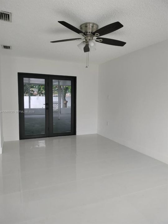 En Venta: $559,900 (4 camas, 2 baños, 1125 Pies cuadrados)