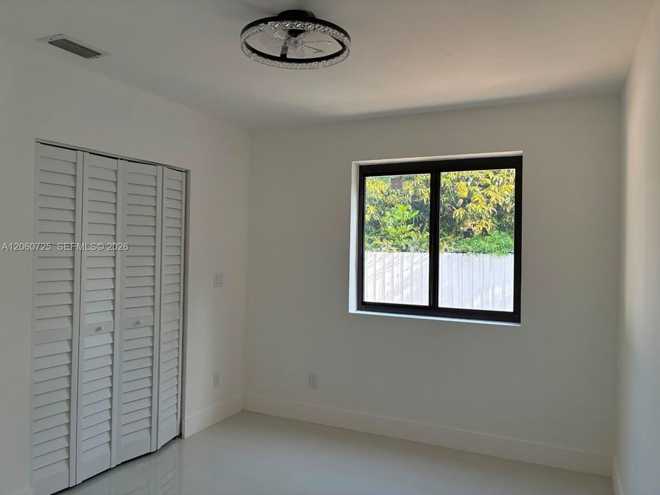 En Venta: $559,900 (4 camas, 2 baños, 1125 Pies cuadrados)