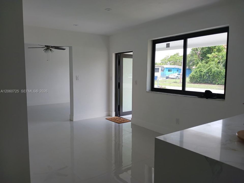 En Venta: $559,900 (4 camas, 2 baños, 1125 Pies cuadrados)