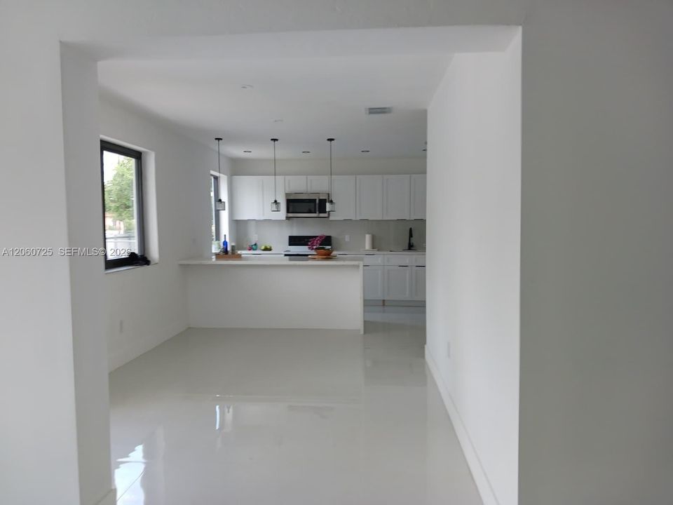 En Venta: $559,900 (4 camas, 2 baños, 1125 Pies cuadrados)