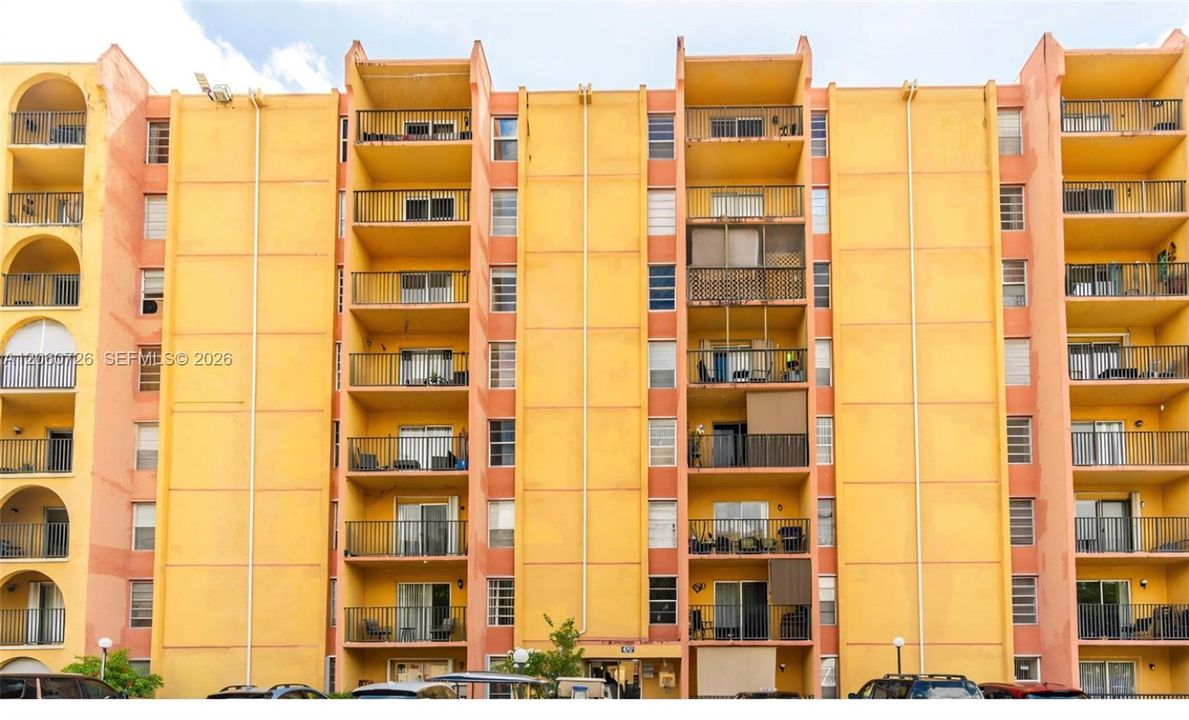 На продажу: $230,000 (2 спален, 2 ванн, 789 Квадратных фут)