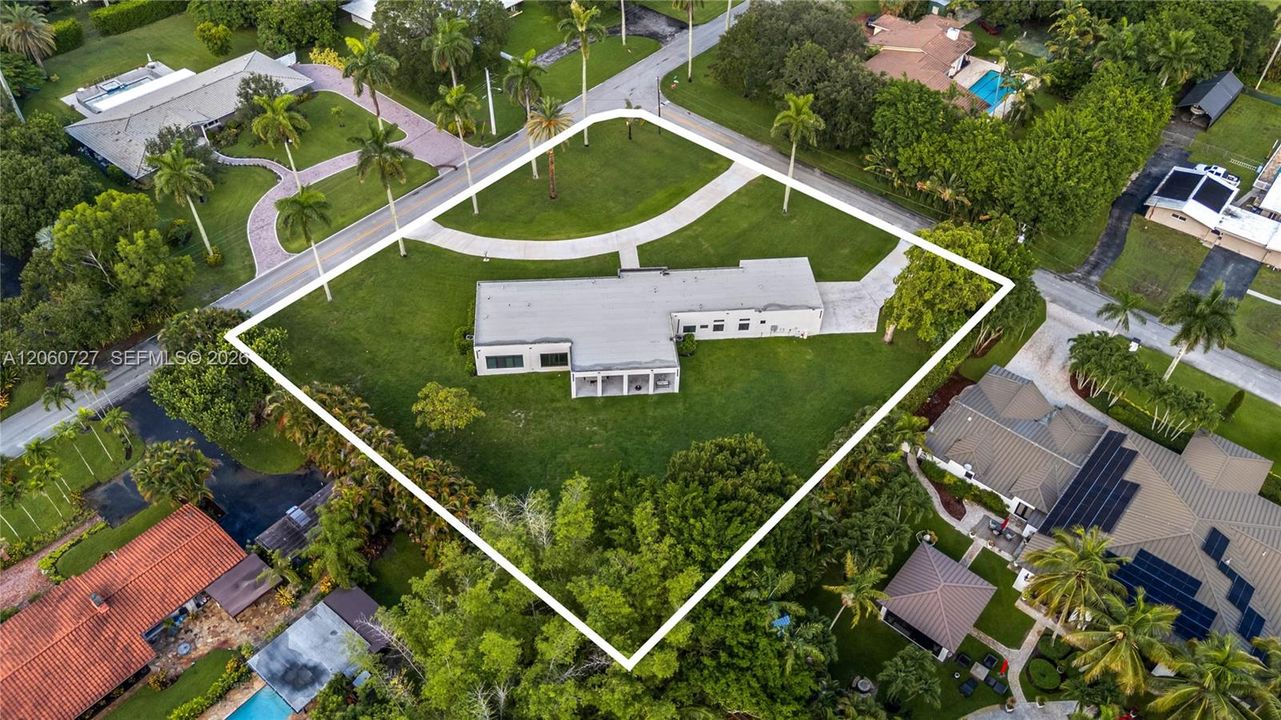 На продажу: $2,800,000 (4 спален, 4 ванн, 3667 Квадратных фут)