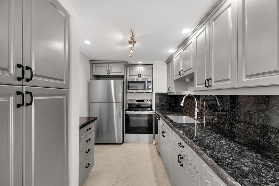 5600 N Flagler Dr u2504-8