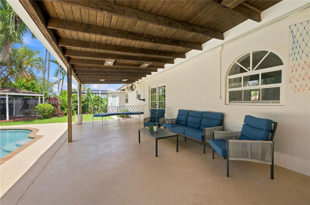 En Venta: $850,000 (3 camas, 2 baños, 1534 Pies cuadrados)