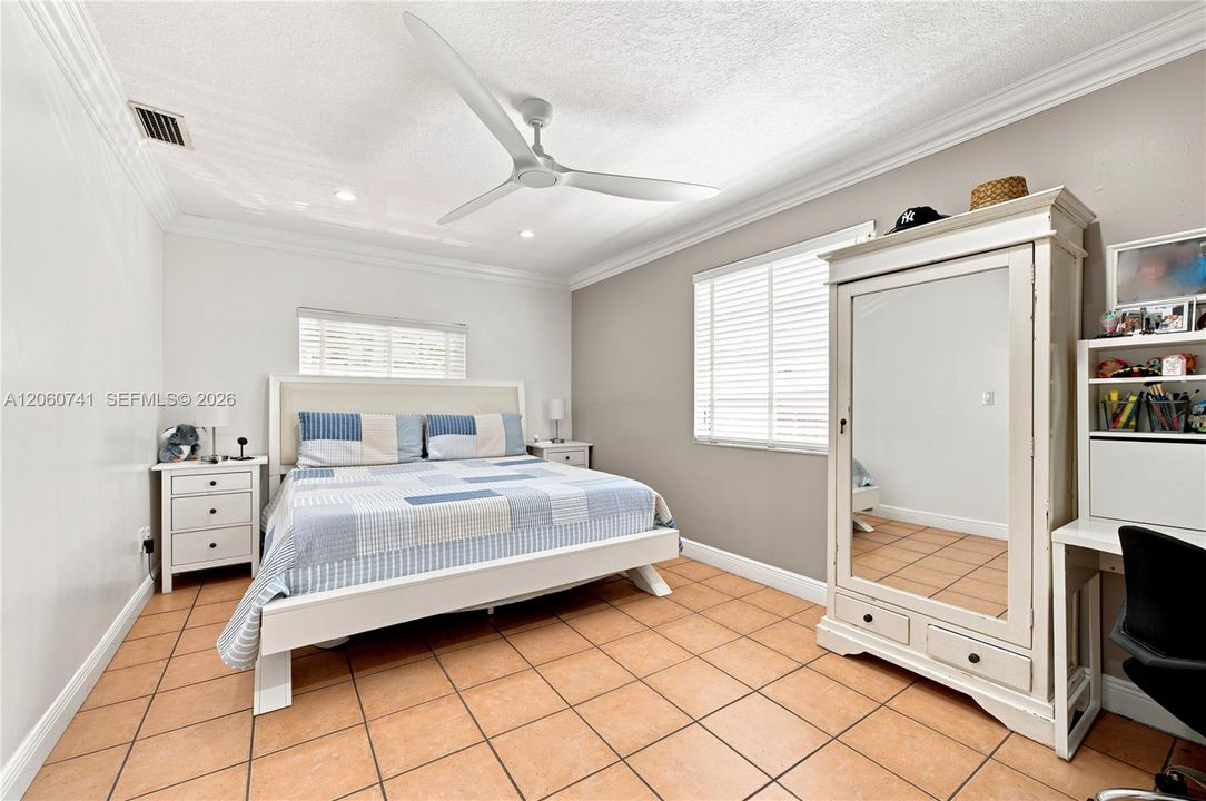 En Venta: $850,000 (3 camas, 2 baños, 1534 Pies cuadrados)