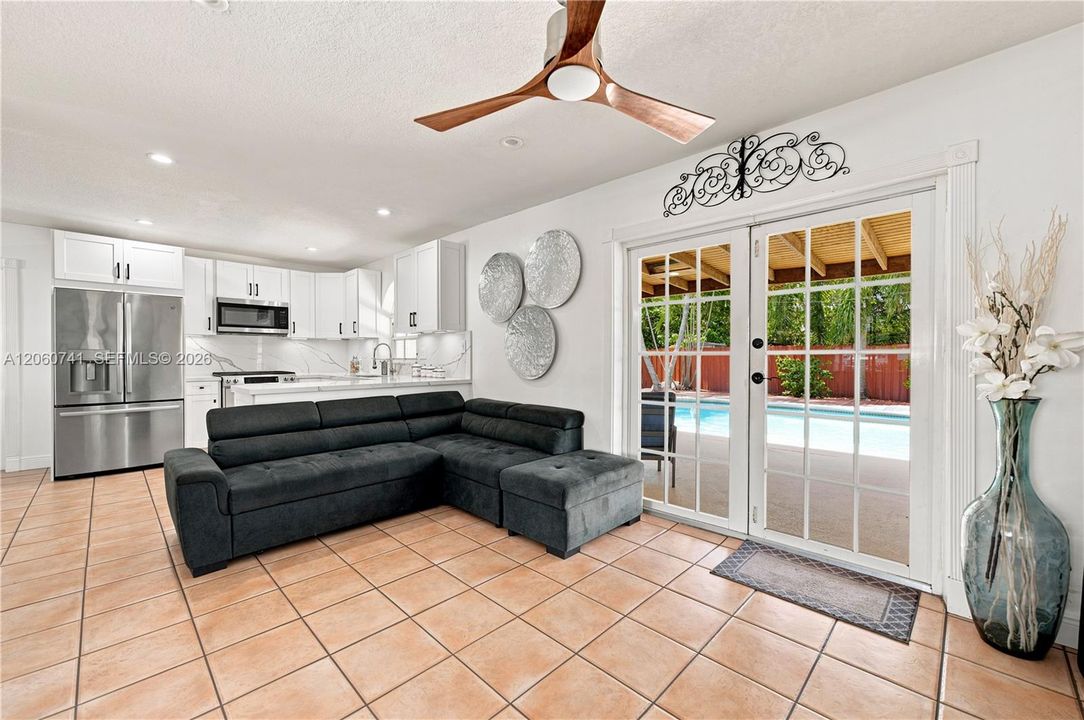 En Venta: $850,000 (3 camas, 2 baños, 1534 Pies cuadrados)