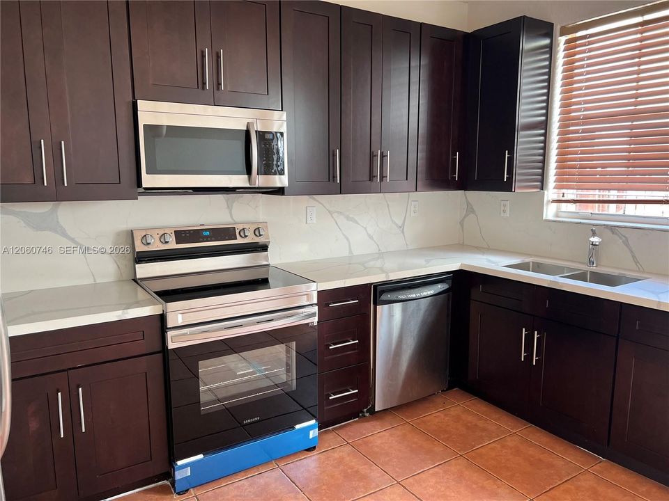 В аренду: $3,200 (3 спален, 3 ванн, 1460 Квадратных фут)