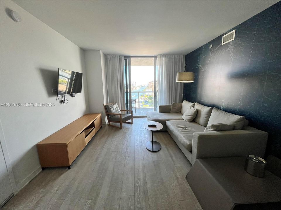 For Sale: $390,000 (2 beds, 2 baths, 1030 Square Feet)