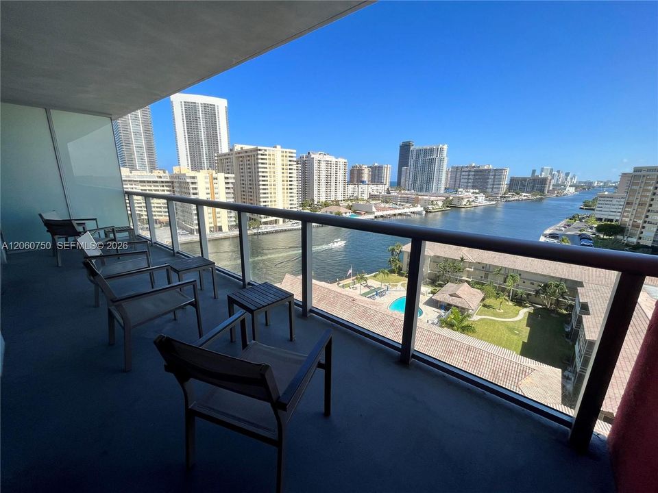 For Sale: $390,000 (2 beds, 2 baths, 1030 Square Feet)