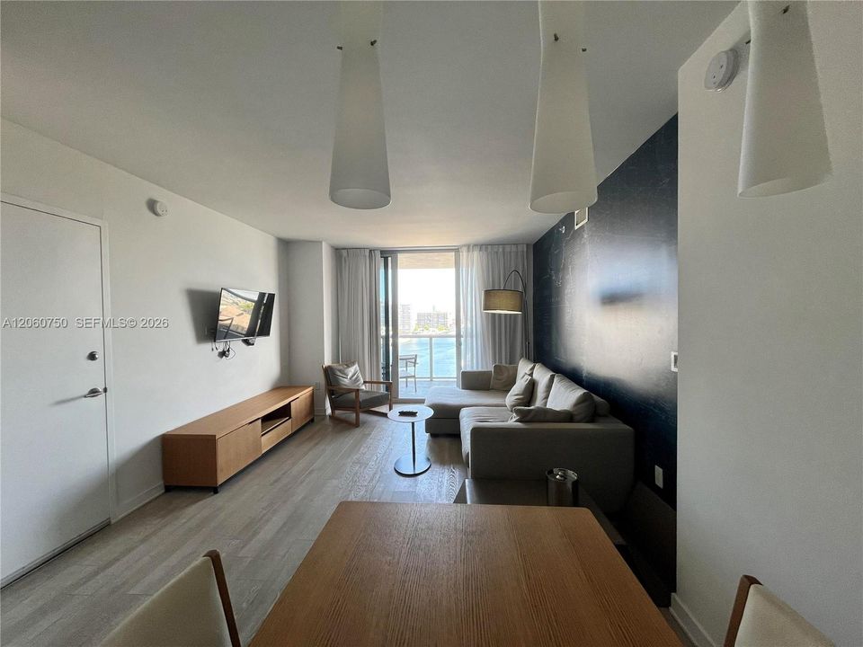 For Sale: $390,000 (2 beds, 2 baths, 1030 Square Feet)