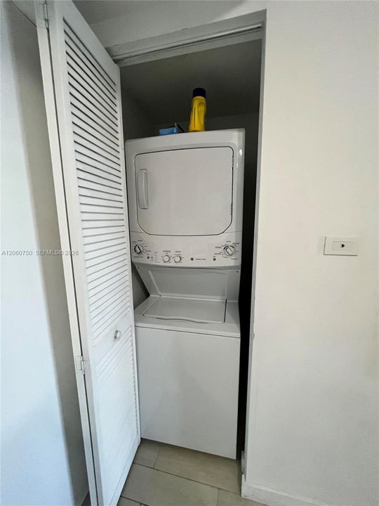 For Sale: $390,000 (2 beds, 2 baths, 1030 Square Feet)