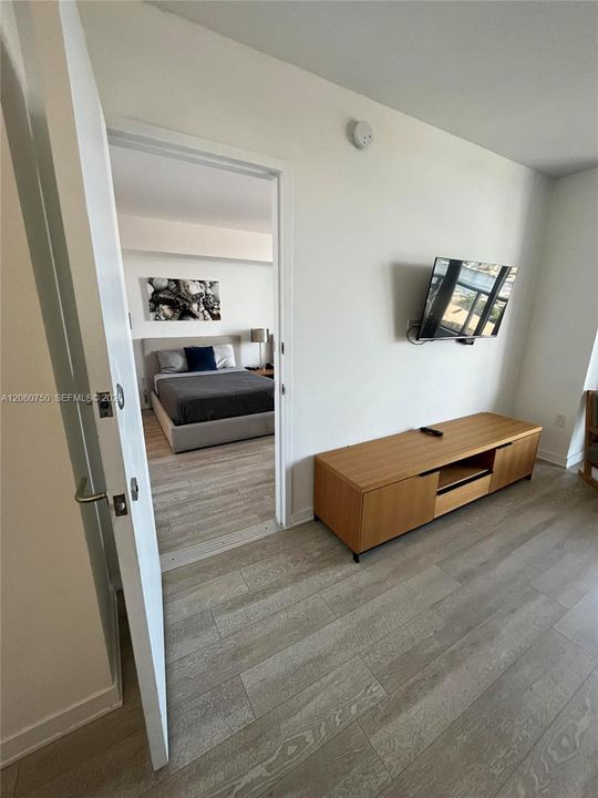 For Sale: $390,000 (2 beds, 2 baths, 1030 Square Feet)