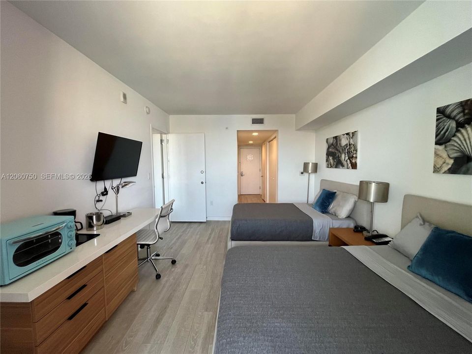 For Sale: $390,000 (2 beds, 2 baths, 1030 Square Feet)