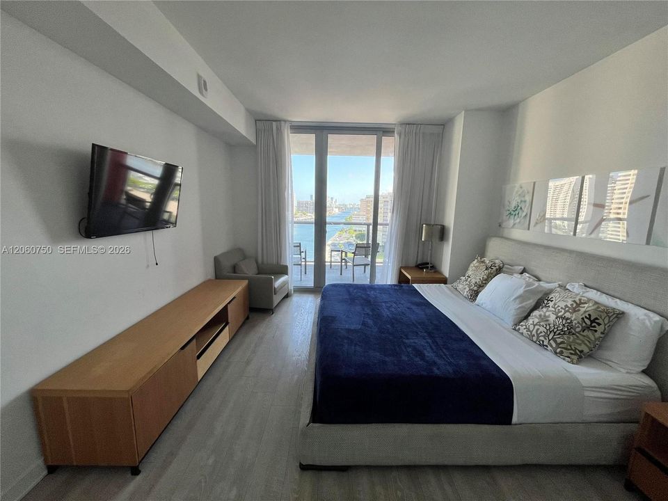 For Sale: $390,000 (2 beds, 2 baths, 1030 Square Feet)