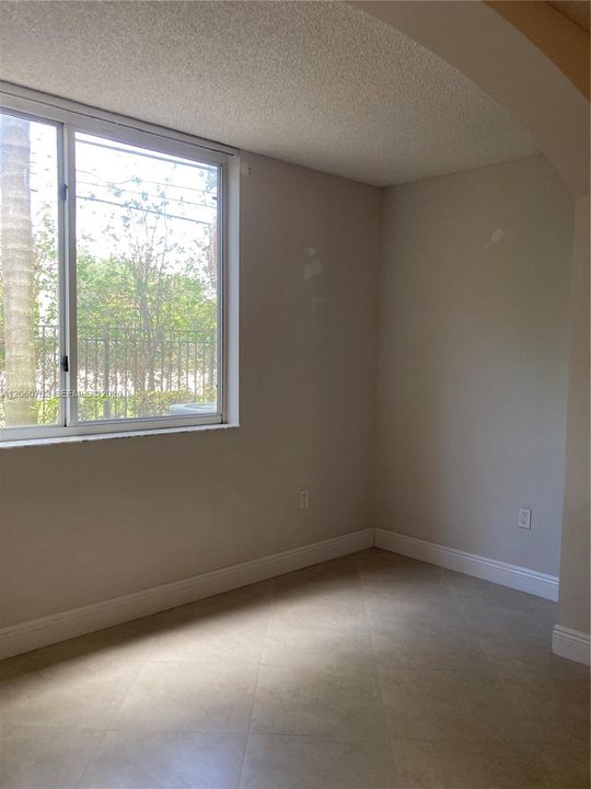 В аренду: $1,900 (1 спален, 1 ванн, 898 Квадратных фут)