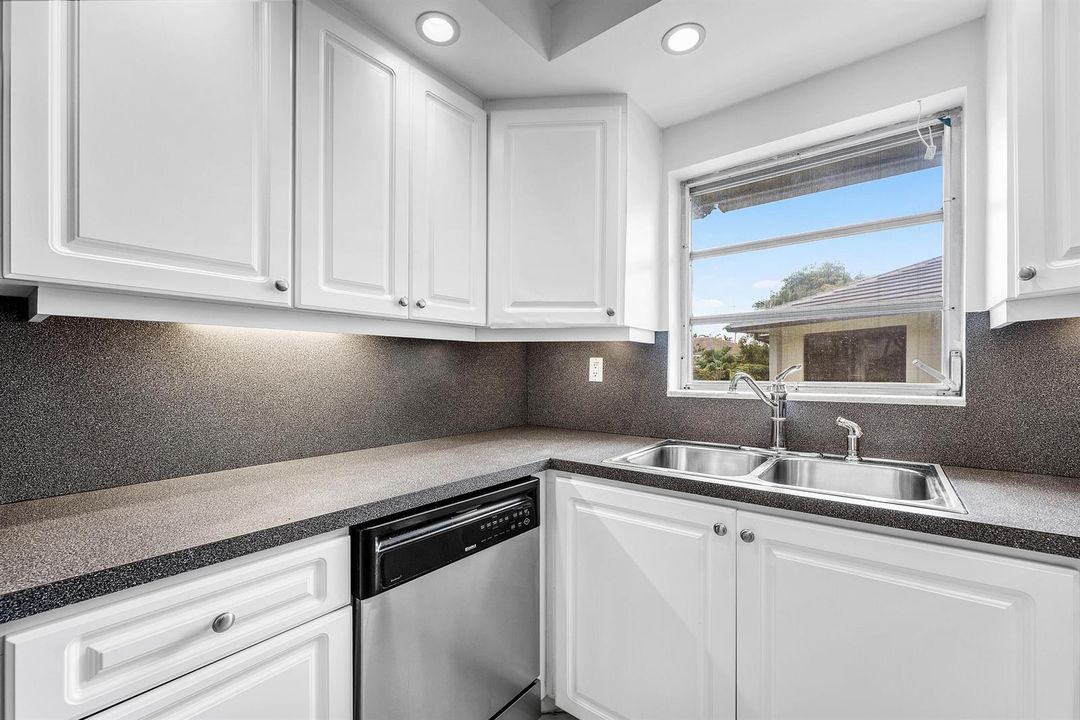 014-1752RiverwoodLane-CoralSprings-FL-33