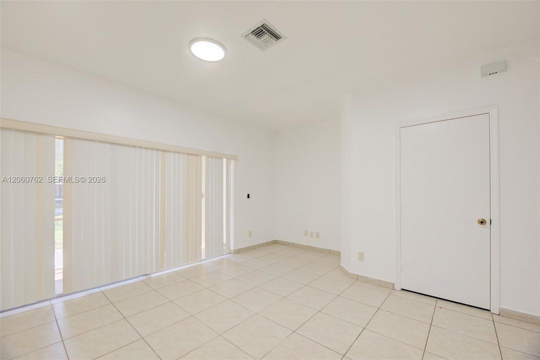 На продажу: $389,000 (2 спален, 2 ванн, 1024 Квадратных фут)