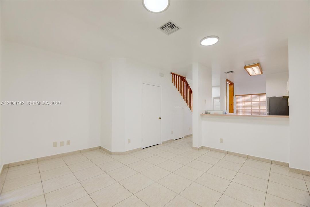 На продажу: $389,000 (2 спален, 2 ванн, 1024 Квадратных фут)