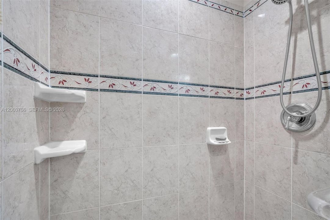На продажу: $729,000 (4 спален, 3 ванн, 2014 Квадратных фут)