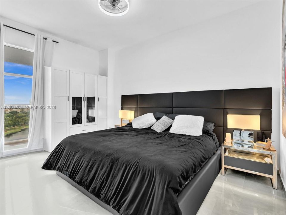 For Rent: $3,700 (2 beds, 2 baths, 1022 Square Feet)