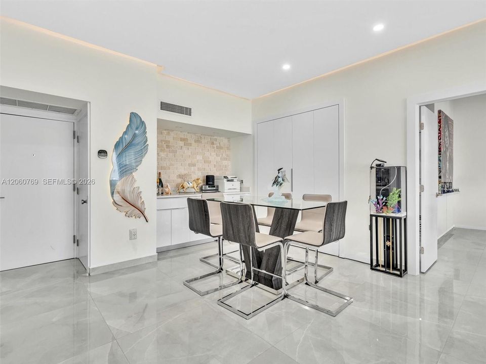 For Rent: $3,700 (2 beds, 2 baths, 1022 Square Feet)