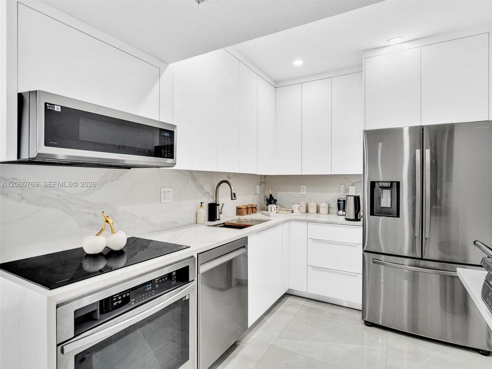 For Rent: $3,700 (2 beds, 2 baths, 1022 Square Feet)