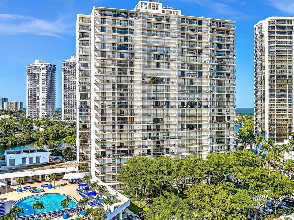 For Rent: $3,700 (2 beds, 2 baths, 1022 Square Feet)