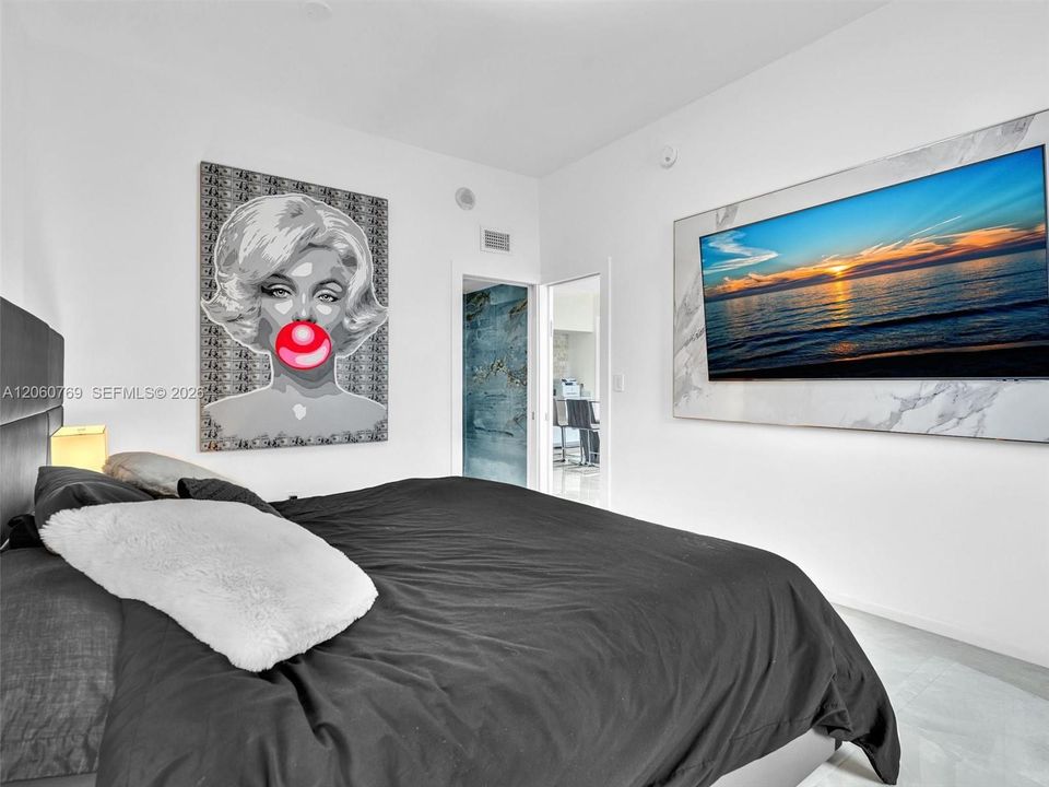 For Rent: $3,700 (2 beds, 2 baths, 1022 Square Feet)