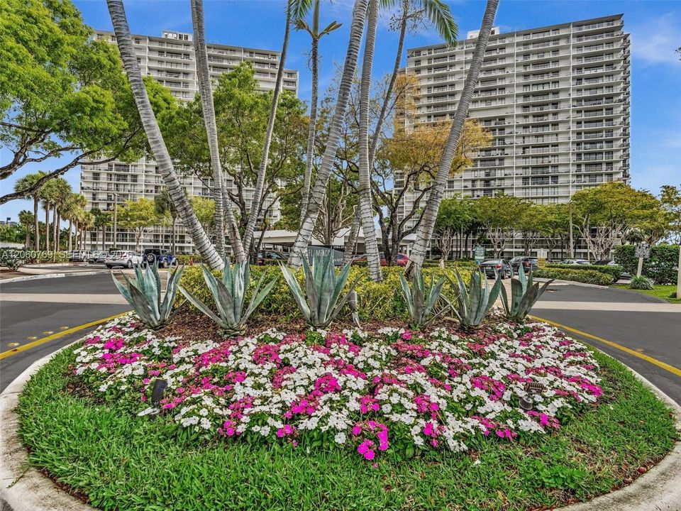 For Rent: $3,700 (2 beds, 2 baths, 1022 Square Feet)