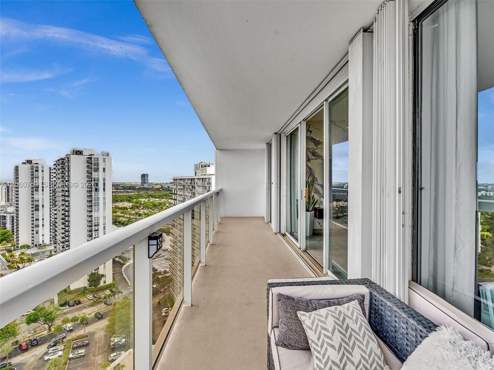 For Rent: $3,700 (2 beds, 2 baths, 1022 Square Feet)