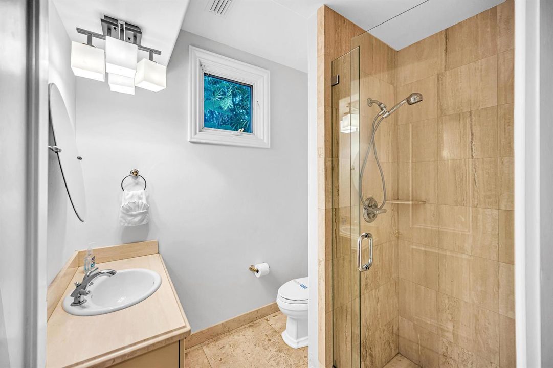 709 Idlewyld Dr-155