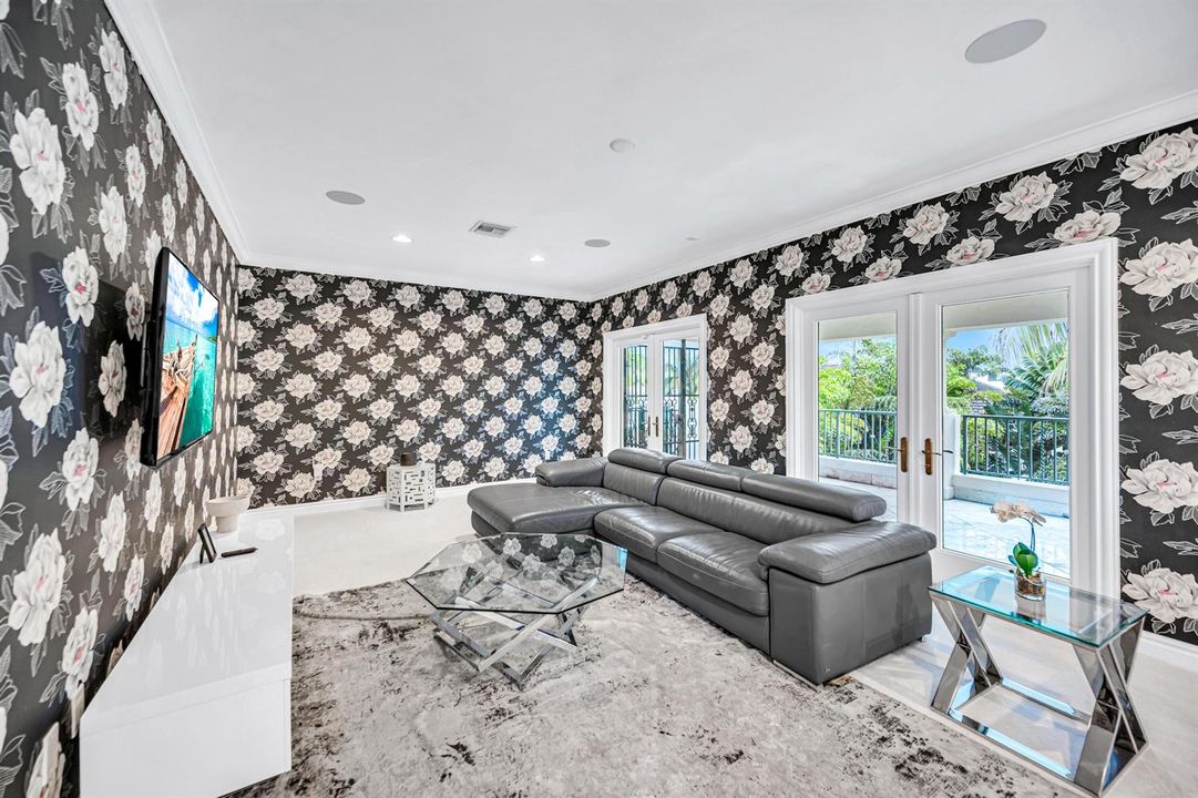 709 Idlewyld Dr-105