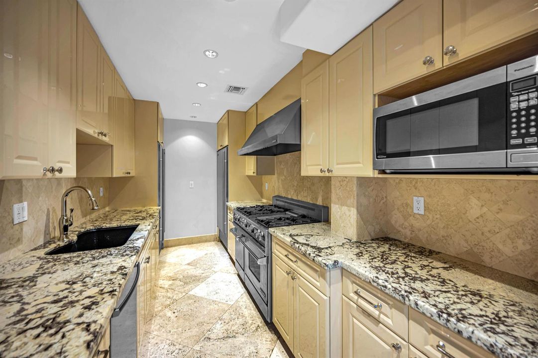 709 Idlewyld Dr-144