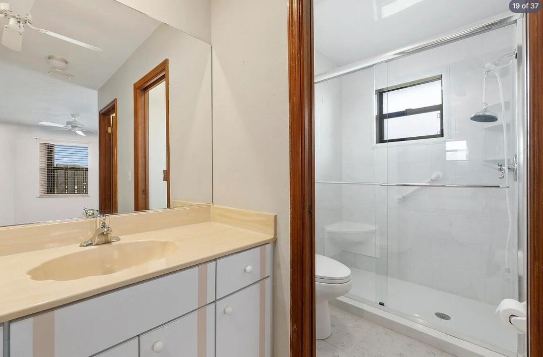 Screenshot_27-7-2026_175557_www.zillow.c