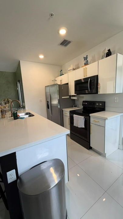 На продажу: $335,000 (2 спален, 1 ванн, 1174 Квадратных фут)