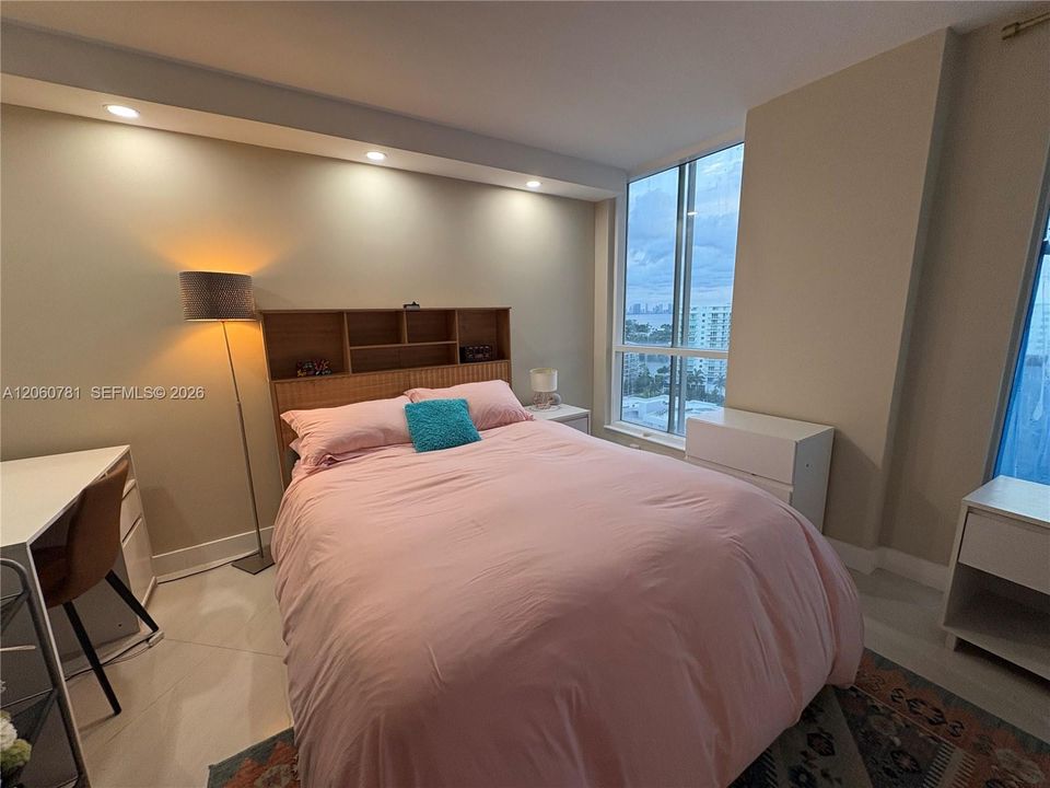 В аренду: $5,000 (2 спален, 2 ванн, 1230 Квадратных фут)