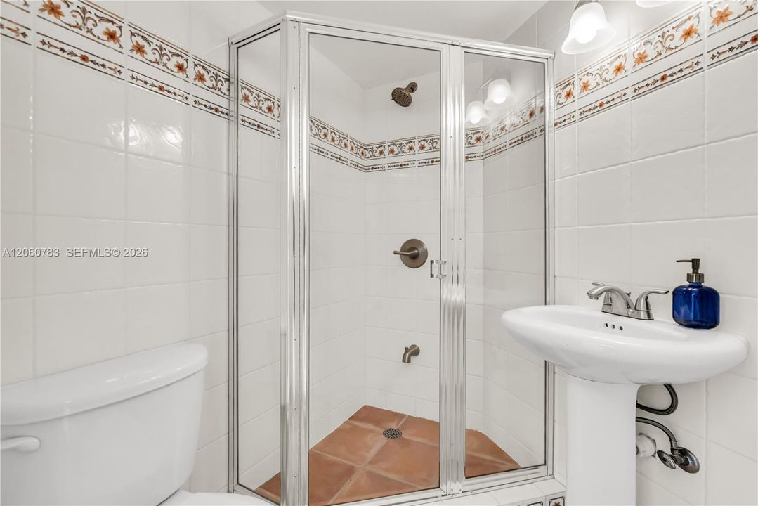 guest quarter bathroom