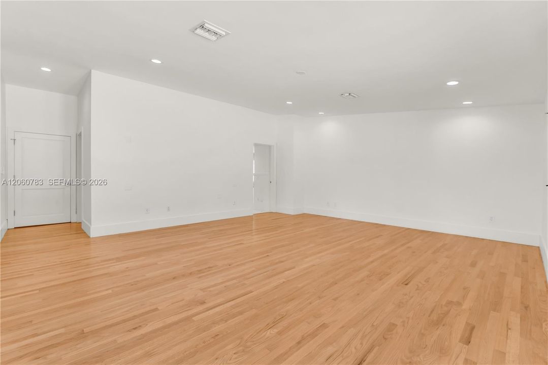 В аренду: $31,500 (5 спален, 5 ванн, 4486 Квадратных фут)