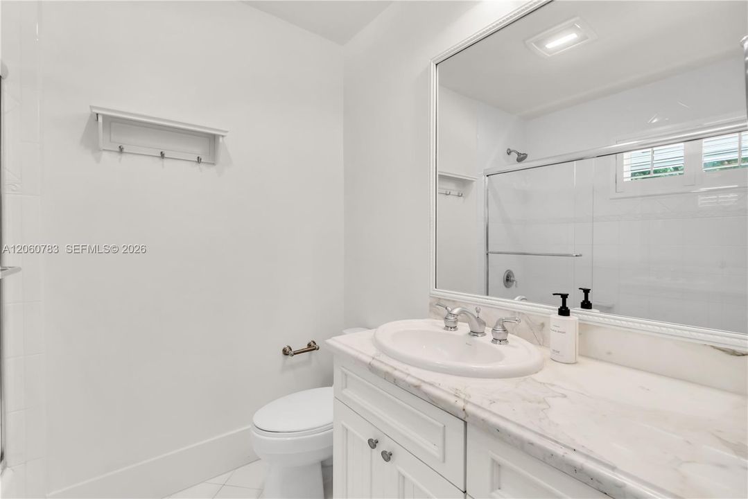 В аренду: $31,500 (5 спален, 5 ванн, 4486 Квадратных фут)