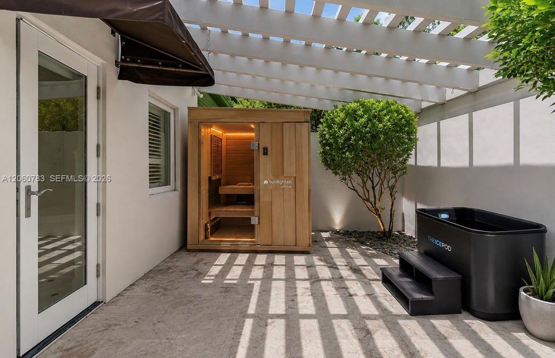 Virtual Staging- primary bath patio