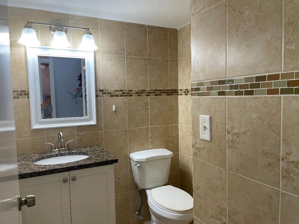 GUEST POWDER ROOM